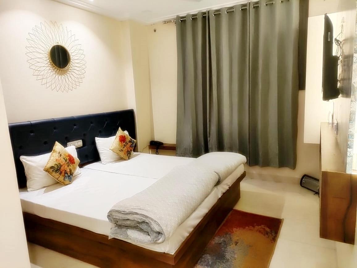 Hotel Luxuria Ludhiana Exterior foto