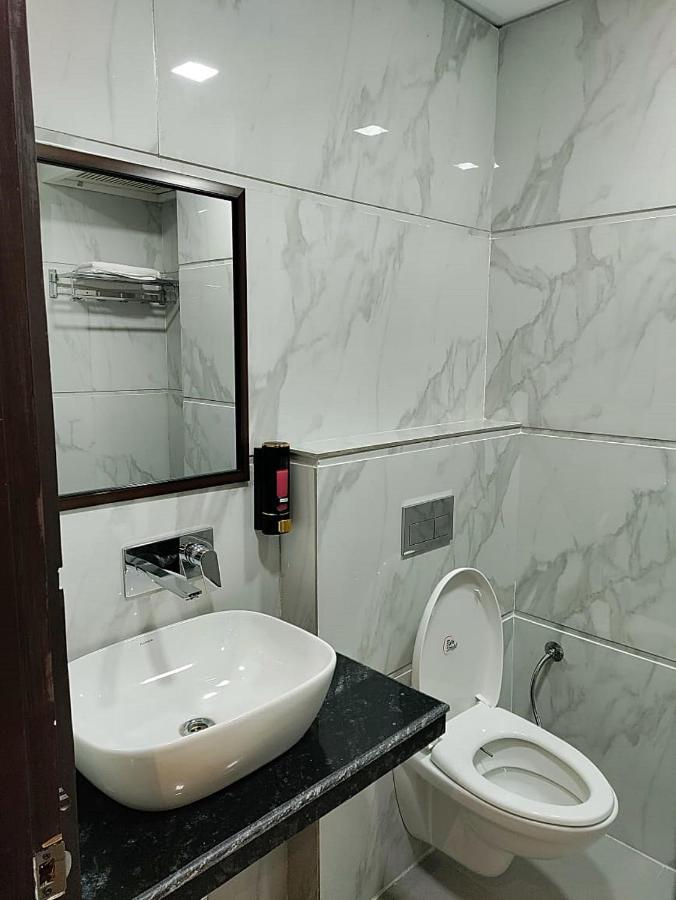 Hotel Luxuria Ludhiana Exterior foto