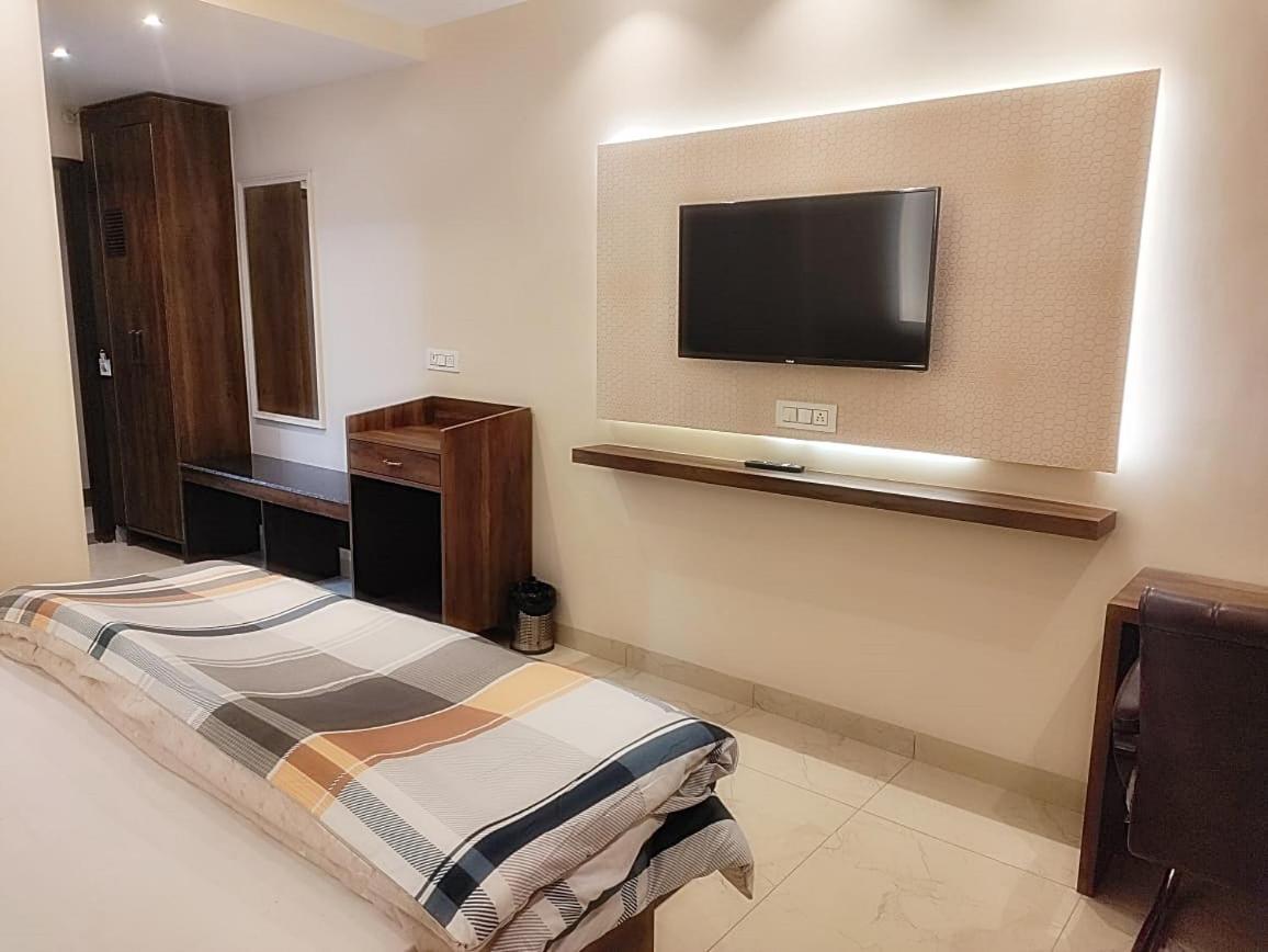 Hotel Luxuria Ludhiana Exterior foto