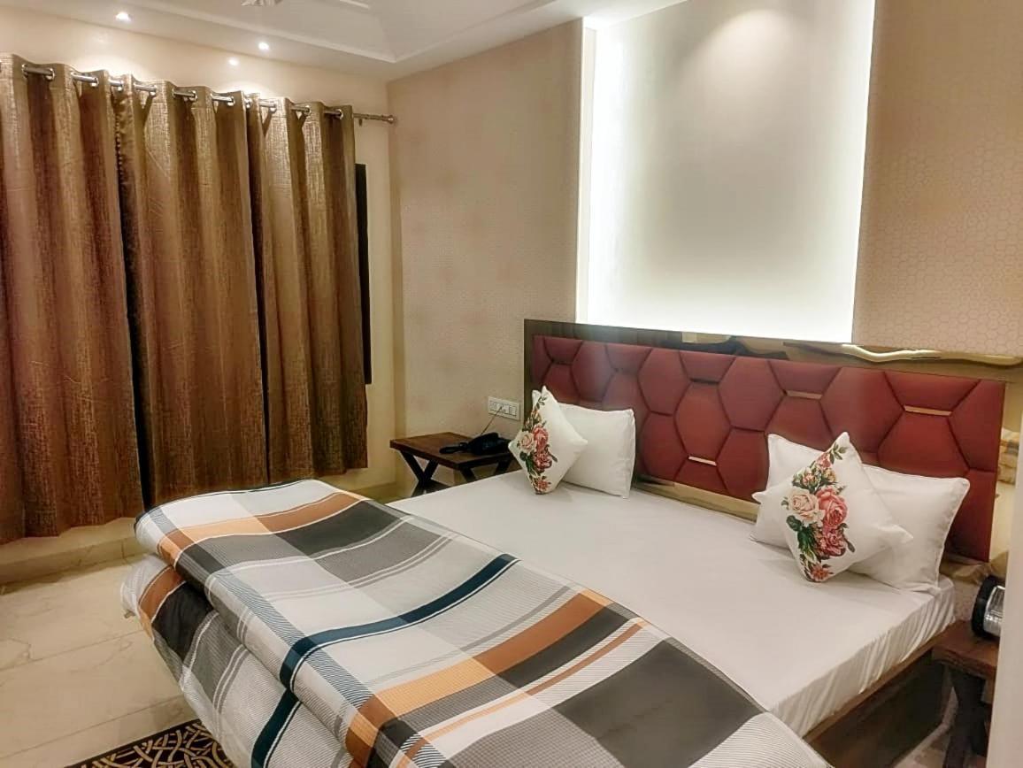 Hotel Luxuria Ludhiana Exterior foto